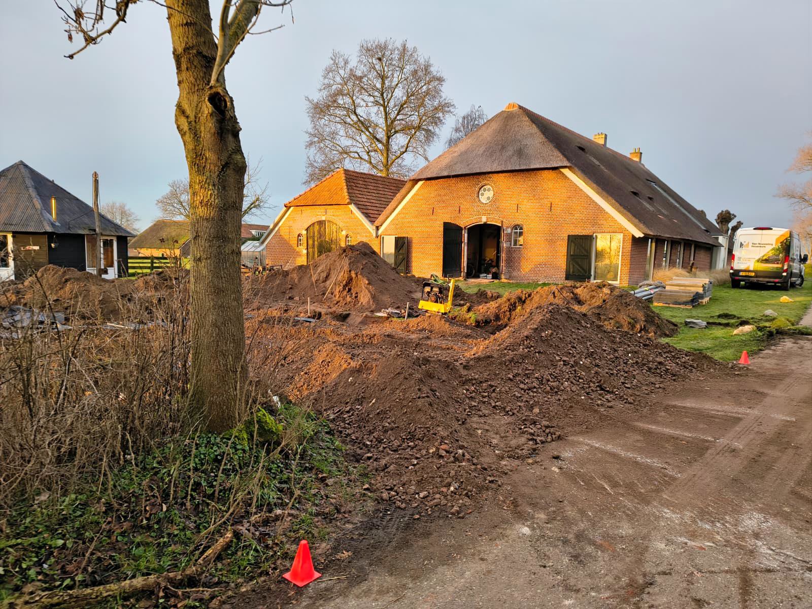 Landelijke tuin bij boerderij in aanleg